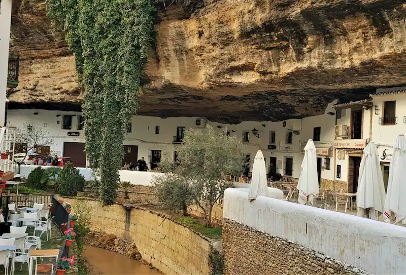 Donde aparcar en Setenil de las Bodegas